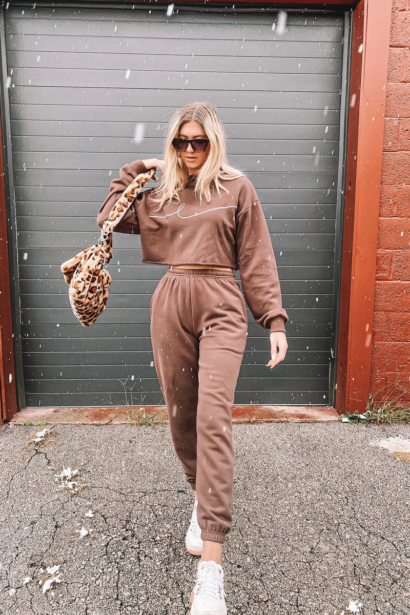 BYE CROPPED SWEATSHIRT [BROWN]