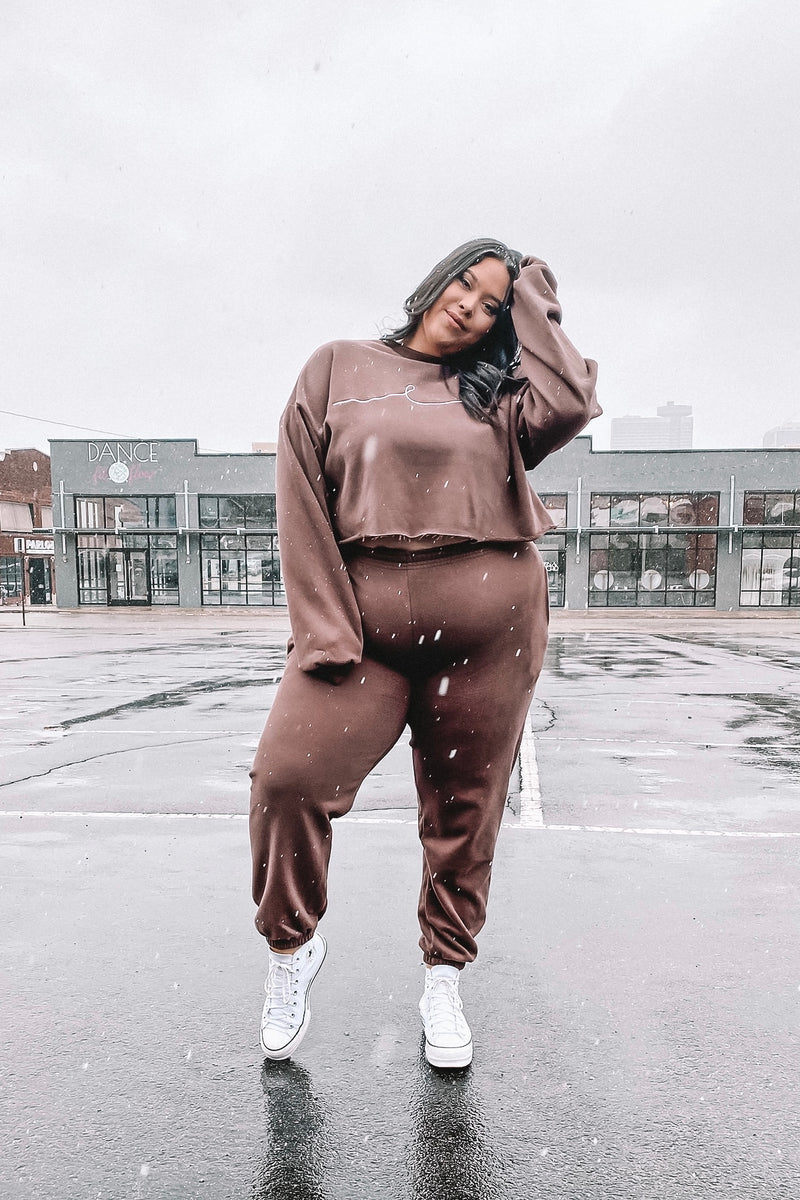BYE CROPPED SWEATSHIRT [BROWN]