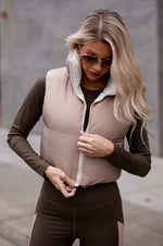 SAM REVERSIBLE PUFFER VEST [WHITE & BEIGE]
