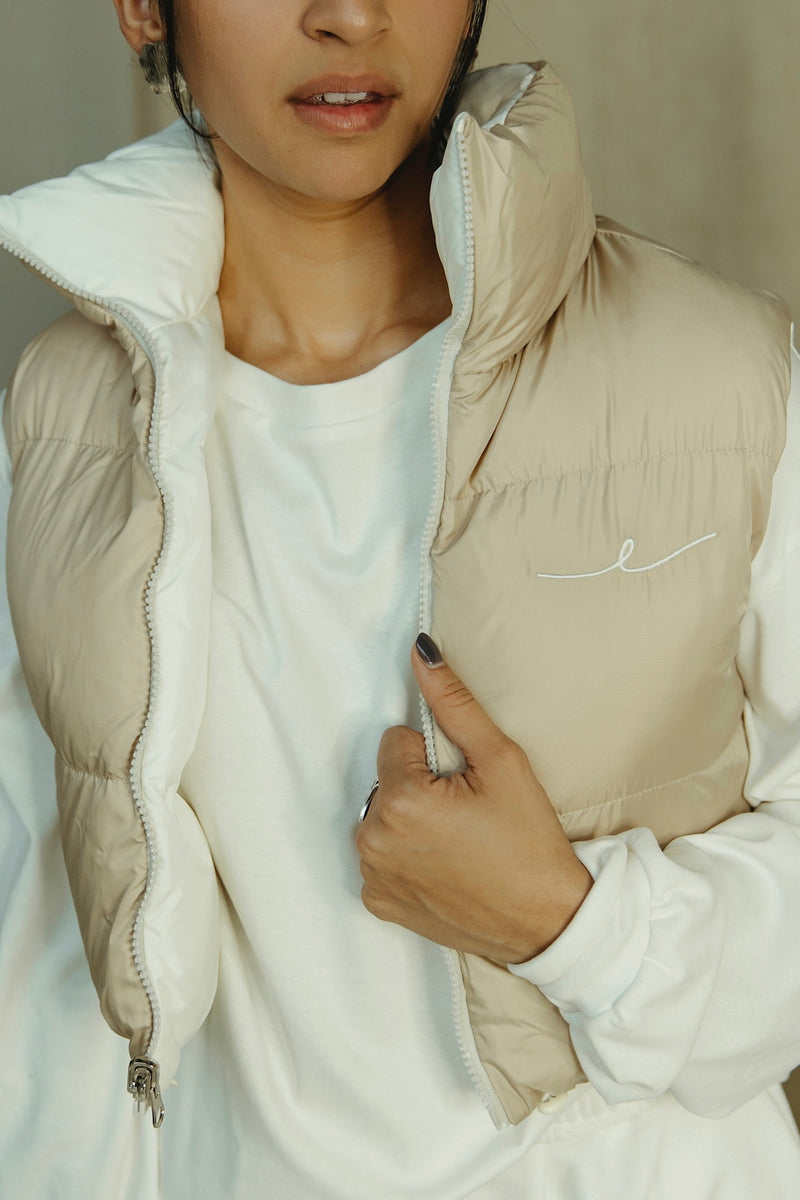 IVY SAM REVERSIBLE PUFFER VEST [WHITE & BEIGE]